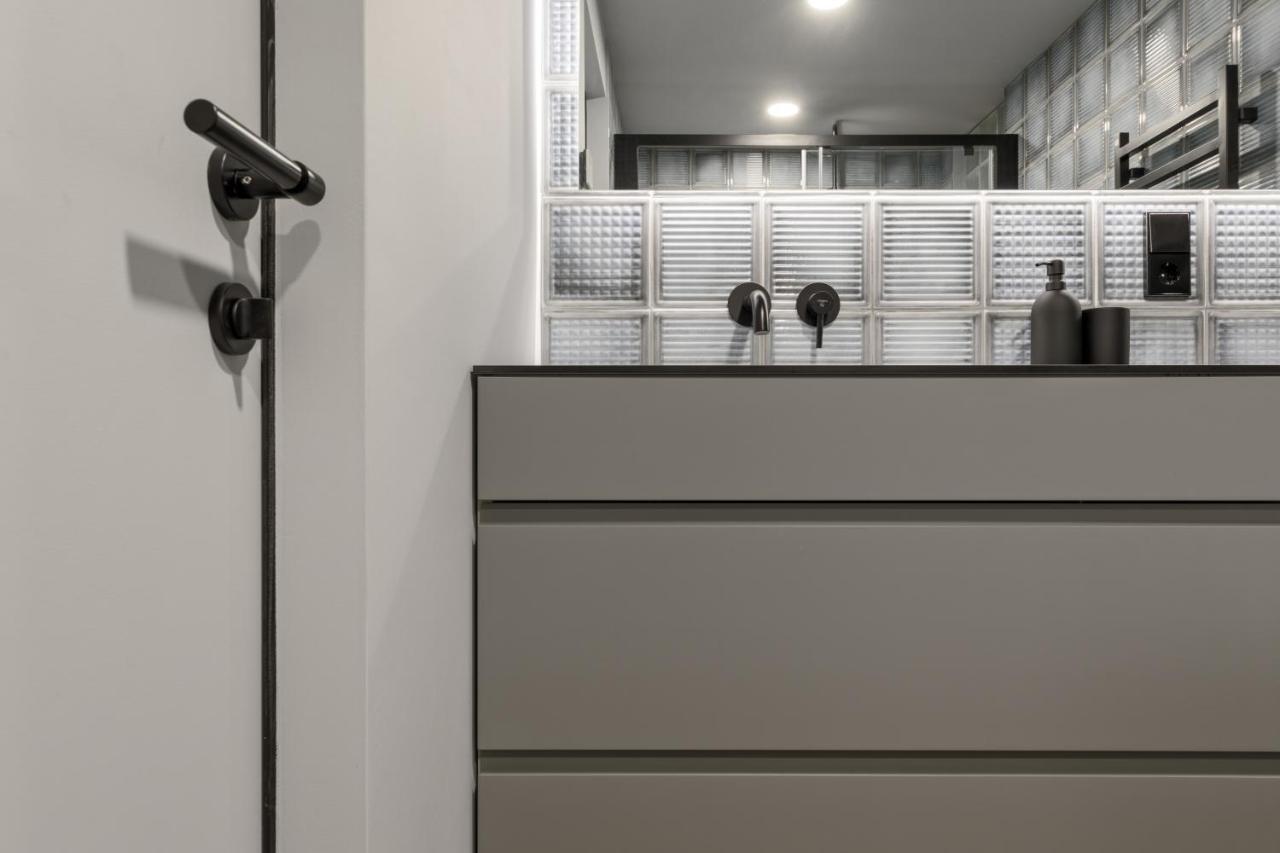Ivis House Modern Apartment In Vilnius Old Town With Balcony Exterior foto