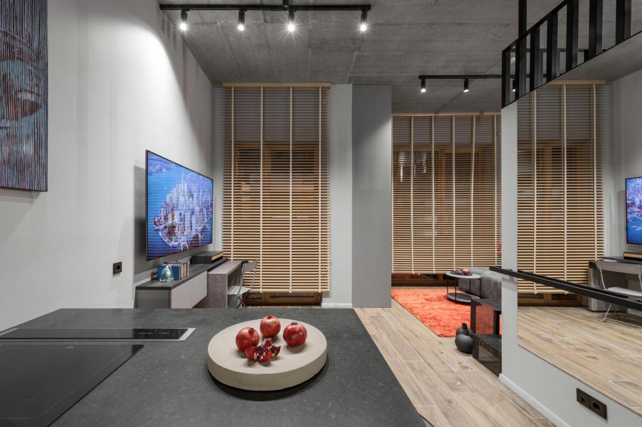 Ivis House Modern Apartment In Vilnius Old Town With Balcony Exterior foto